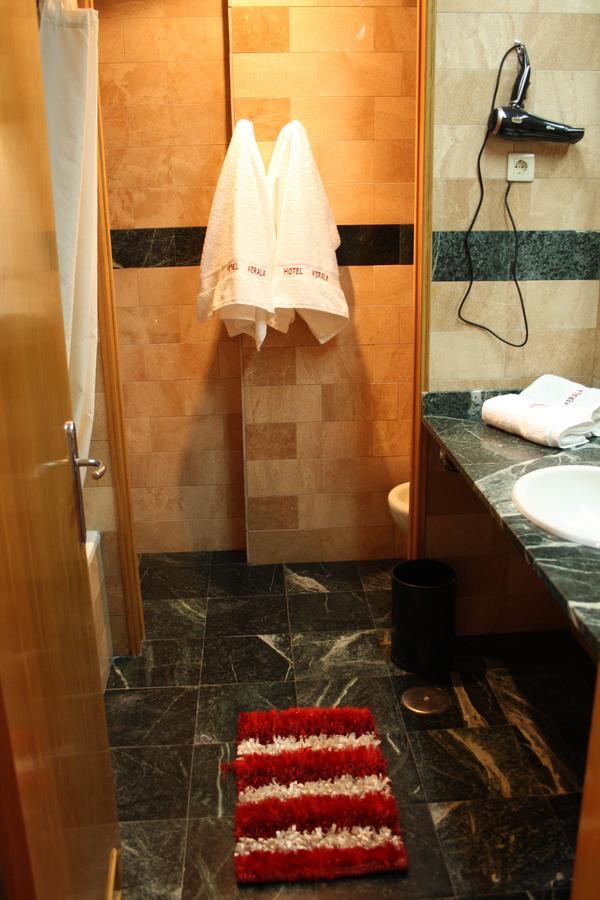 Hotel Kerala San Esteban de Pravia ภายนอก รูปภาพ
