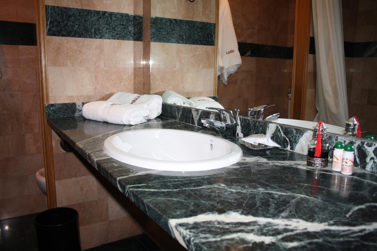 Hotel Kerala San Esteban de Pravia ภายนอก รูปภาพ