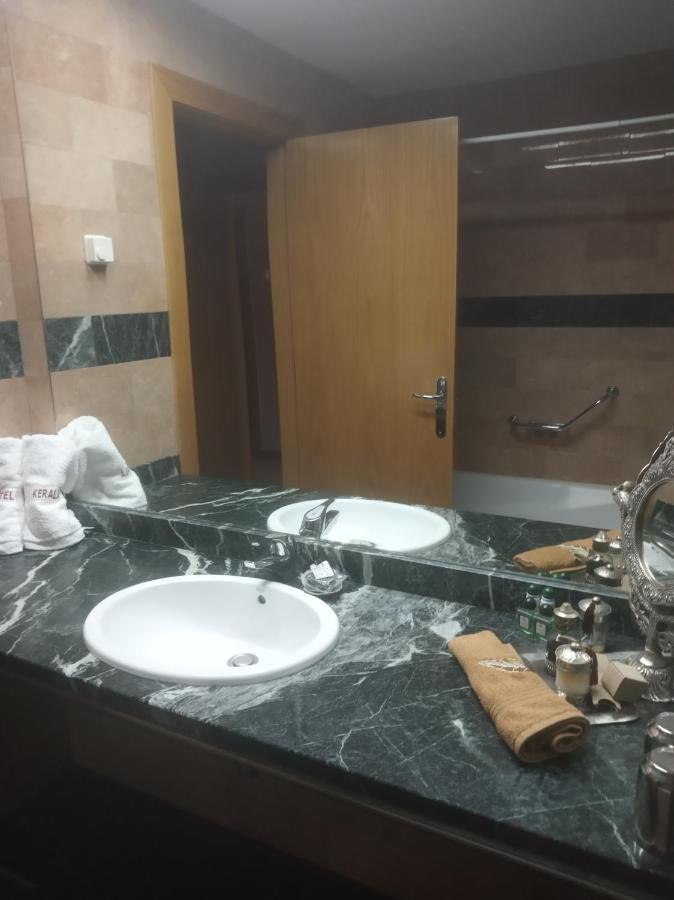 Hotel Kerala San Esteban de Pravia ภายนอก รูปภาพ